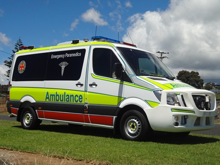 Paramedics called to Ellis beach following early morning single vehicle ...